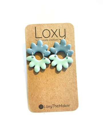 Mixed colour flowers - blue and mint