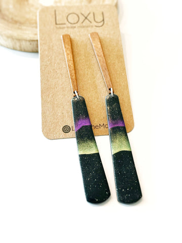 Aurora v12 - big long dangles on wood