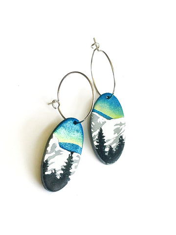 Mountain auroras - ovals