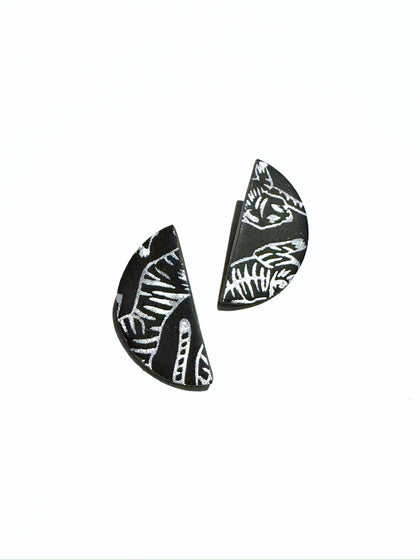Black tiger print studs