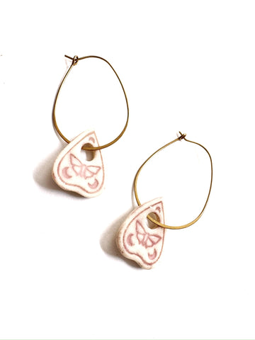 Glow planchettes on hoops