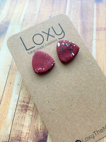 Splatter wine curved triangle studs